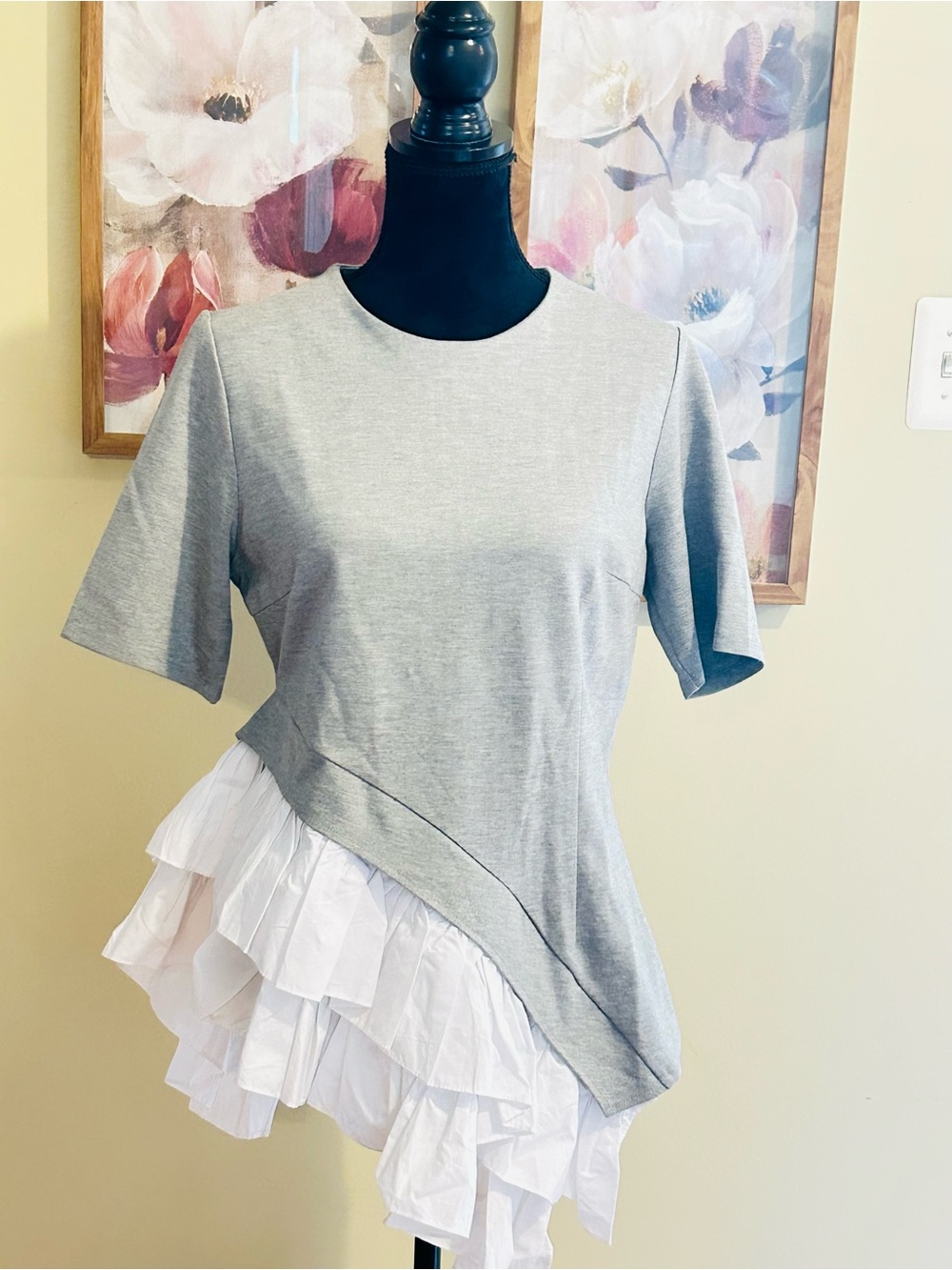 Gracia Gray Short-Sleeve Top with White Ruffle Hem